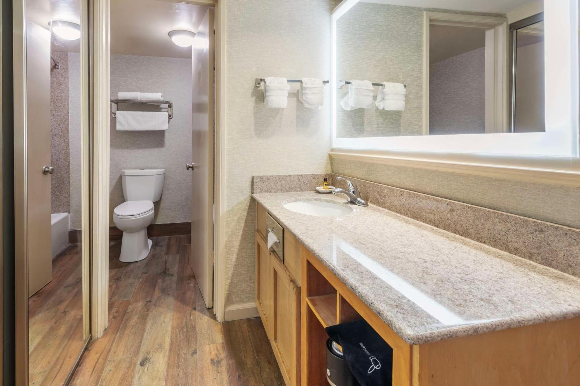 Best Western Plus Hill House Bakersfield Bagian luar foto